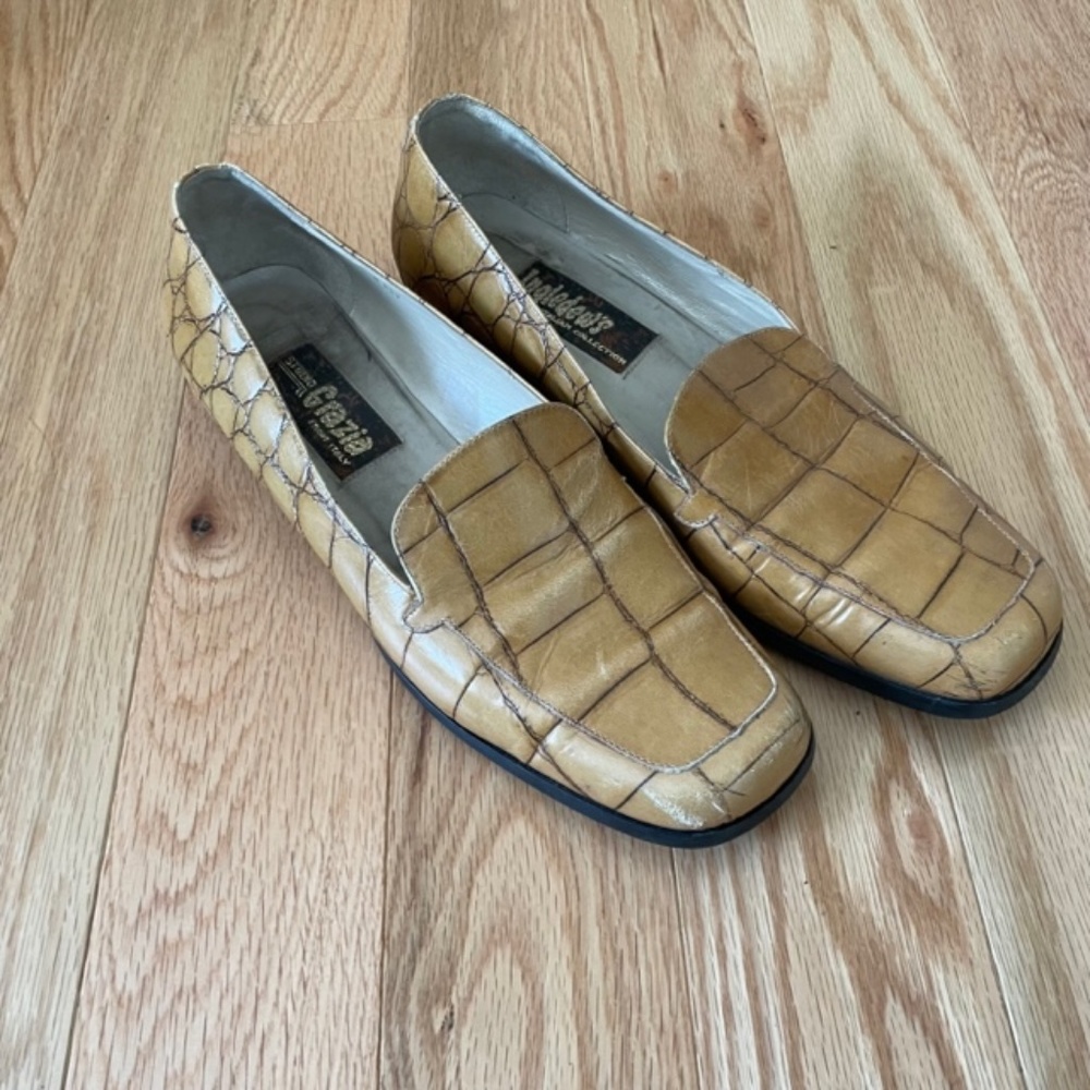Vintage Tan Croc Leather Loafers size 8.5